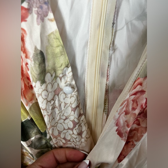 Beautiful Dress - Picture 4 of 9